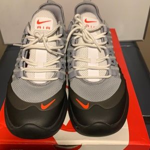 Nike Air Max Axis